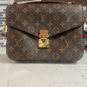 Louis Vuitton  Pochette Métis